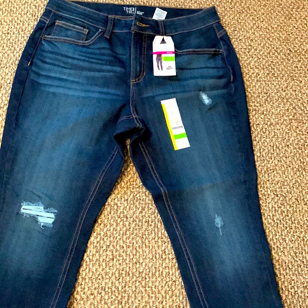 Brand new with tags never worn before time and true skinny jeans fitted mid rise